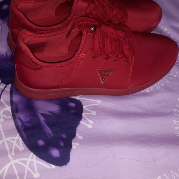 GUESS SIZE 8 RED IN GOOD CONDITION SOFT CLOTH LIKE SHOES - Picture 3 of 3